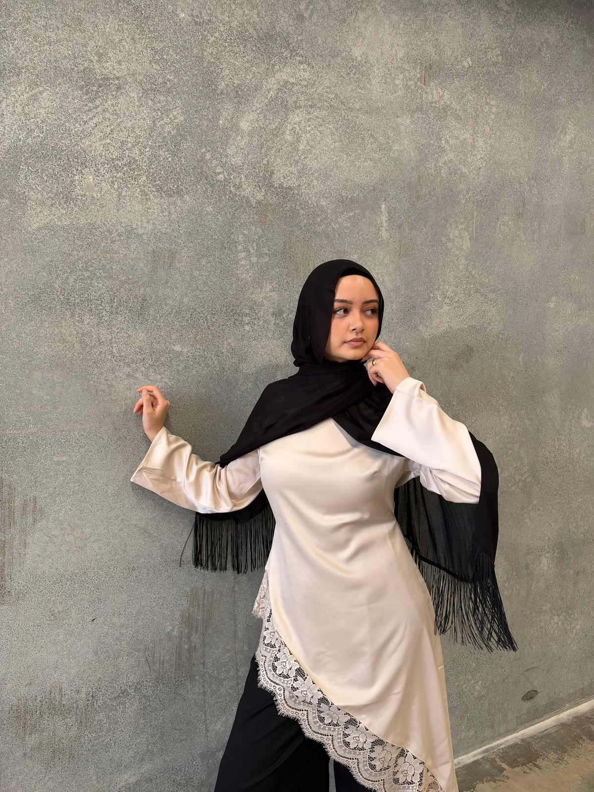 The Fringe Modal - Black