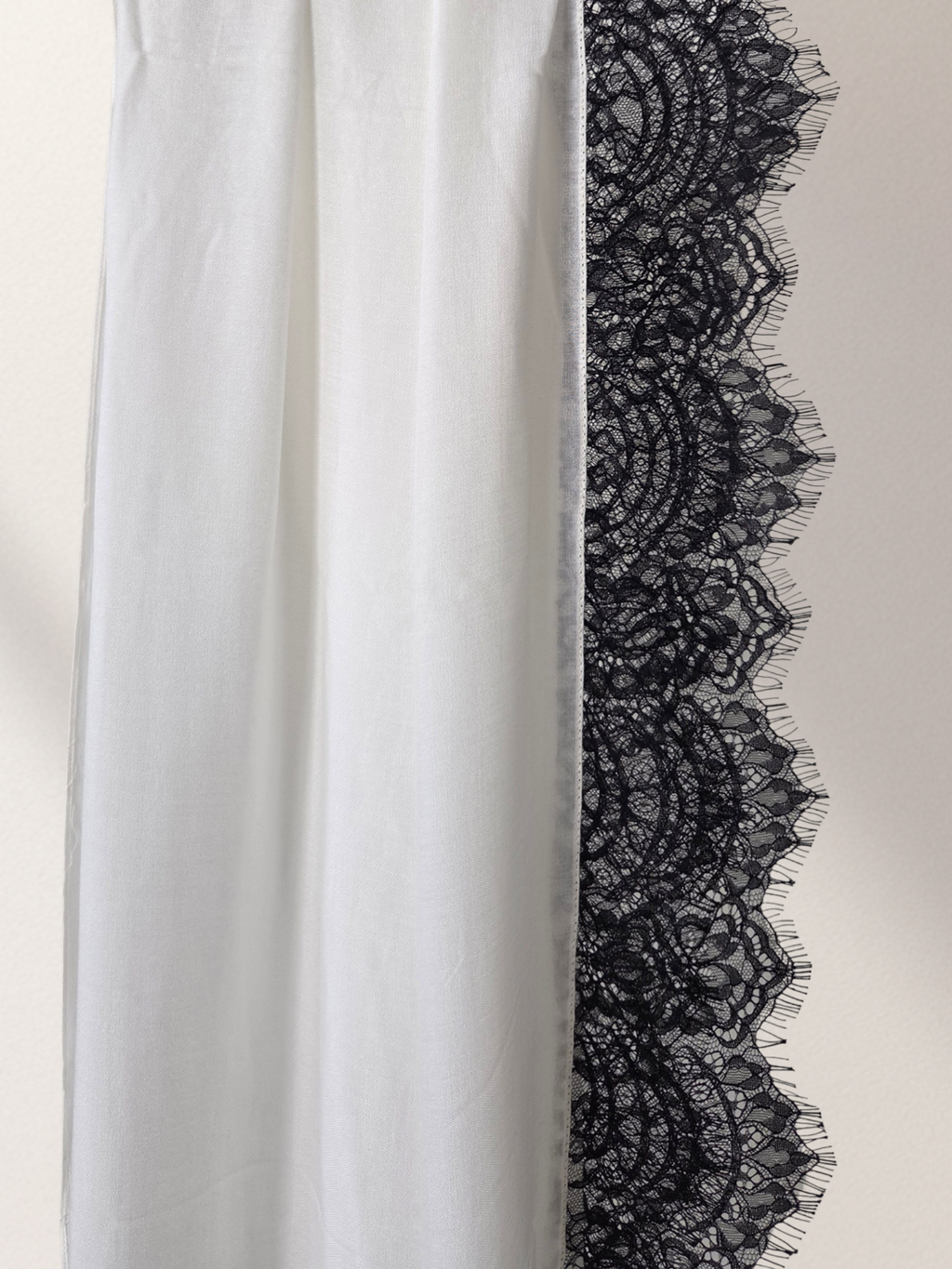 Lace Modal Hijab - Black Lace White