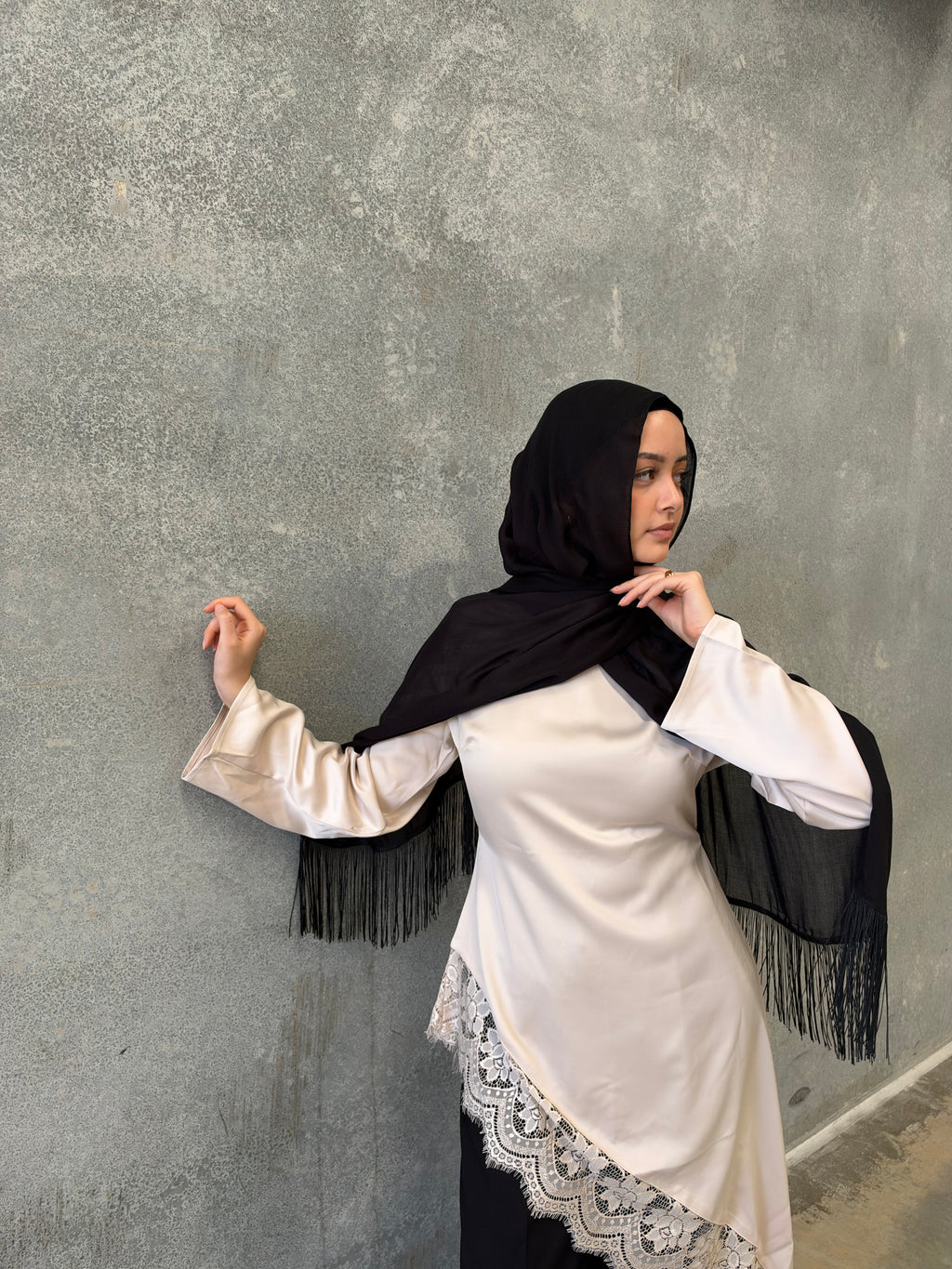The Fringe Modal - Black