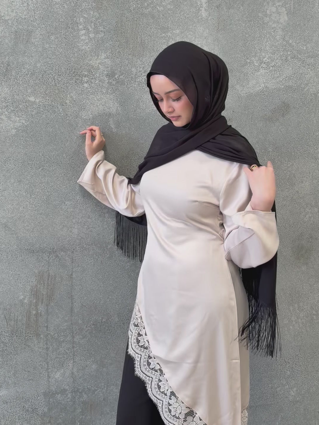The Fringe Modal - Black